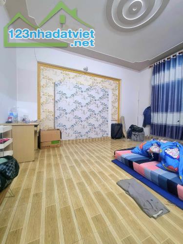 Bán nhà 1 Trệt 1 Lầu Dĩ An, ngang KHỦNG 8m,đường xe hơi,gần Chiêu Liêu
