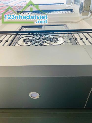 Cần bán nhà riêng 5 tầng chính chủ Lê Thanh Nghị giá 8.1 tỷ