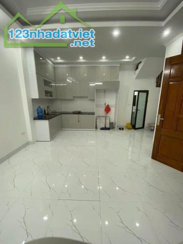 Cần bán nhà riêng 5 tầng chính chủ Lê Thanh Nghị giá 8.1 tỷ - 1