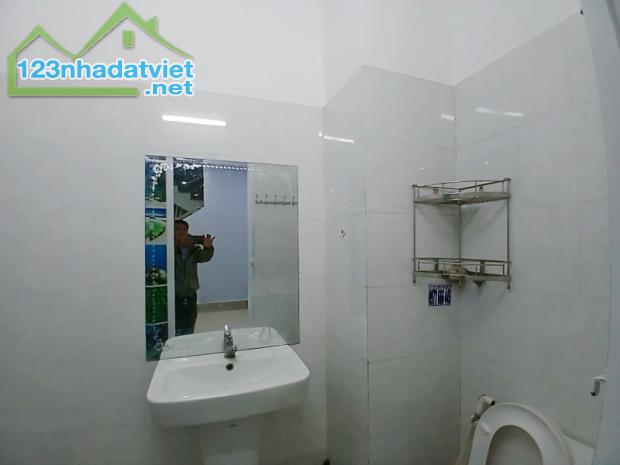 Bán nhà 130m², 2 tầng, 3PN, 2WC, Tân Phú, Thủ Đức - 4.4 tỷ