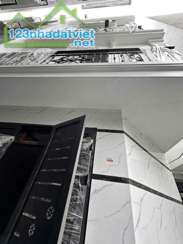 BÁN NHÀ NGÔ GIA TỰ, LONG BIÊN, NHÀ XÂY MỚI, 10M RA Ô TÔ TRÁNH ĐỖ NGÀY ĐÊM, GIAO THÔNG DI