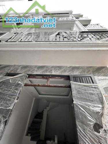 BÁN NHÀ NGÔ GIA TỰ, LONG BIÊN, NHÀ XÂY MỚI, 10M RA Ô TÔ TRÁNH ĐỖ NGÀY ĐÊM, GIAO THÔNG DI - 1