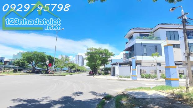 CHÍNH CHỦ BÁN NHÀ MẶT TIỀN 4 TẦNG SÁT DỰ ÁN SUN GROUP ĐÀ NẴNG – TUYẾN PHỐ KINH DOANH SẦM