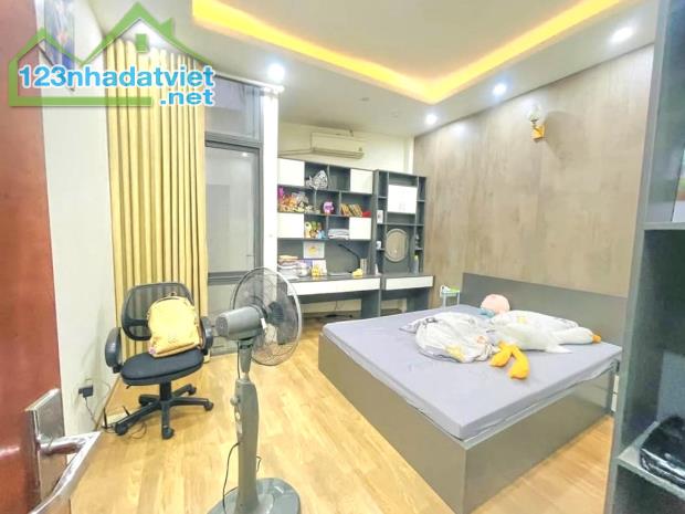 Nhà đẹp Mễ Trì 60m2*5T, mt 4.5m kinh doanh, gần ô tô, 2 thoáng, nt xịn 12 tỷ - 2
