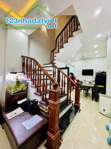 Bán gấp nhà Lô góc- Dịch Vọng - Cầu Giấy 40m2 – 4 Tầng – Giá chỉ 8 tỷ - 1