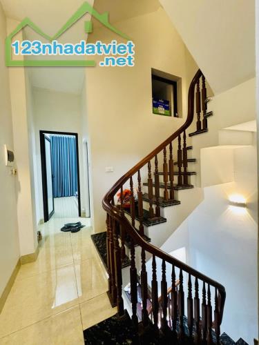 Bán gấp nhà Lô góc- Dịch Vọng - Cầu Giấy 40m2 – 4 Tầng – Giá chỉ 8 tỷ - 3