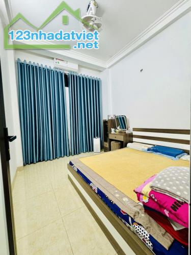 Bán gấp nhà Lô góc- Dịch Vọng - Cầu Giấy 40m2 – 4 Tầng – Giá chỉ 8 tỷ - 4