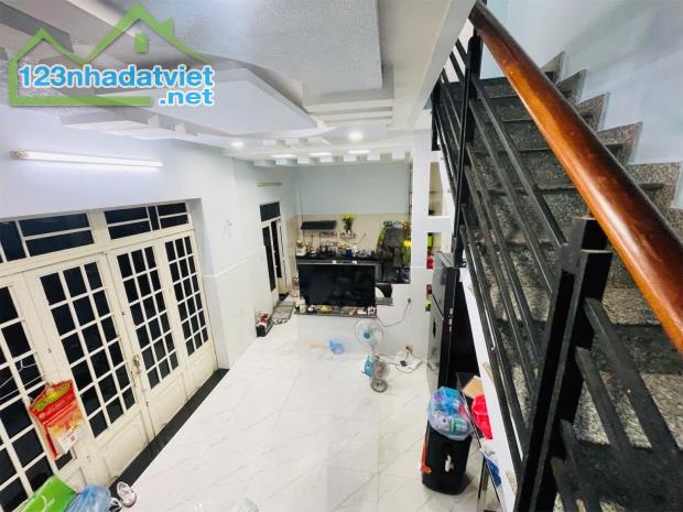 CƠ HỘI HIẾM! Nhà lô góc, nở hậu – Khu dân trí cao Nguyễn Cửu Vân P.17 Q. Bình Thạnh(BT6-22