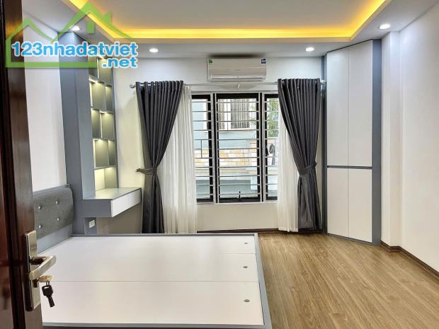 Bán nhà 5 tầng 3 ngủ cực đẹp ngõ 565 Bát Khối gần ô tô - 1