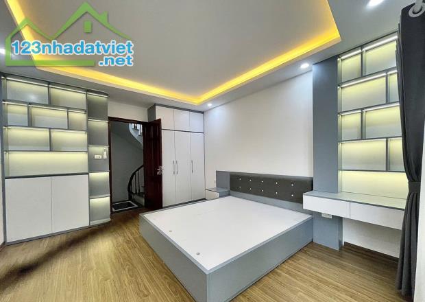 Bán nhà 5 tầng 3 ngủ cực đẹp ngõ 565 Bát Khối gần ô tô - 2