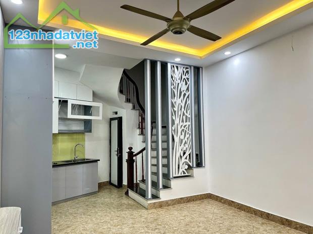 Bán nhà 5 tầng 3 ngủ cực đẹp ngõ 565 Bát Khối gần ô tô - 3