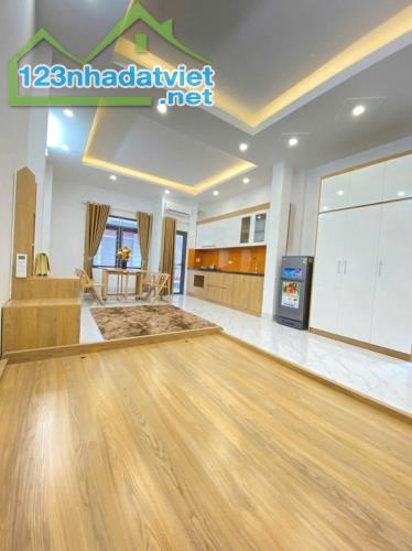 BÁN CCMN ĐỐNG ĐA 7 TẦNG 17 PHÒNG KHÉP KÍN GẦN Ô TÔ FULL PHÒNG – DOANH THU 50TR/THÁNG