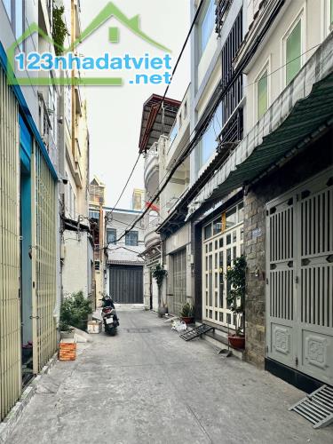 GẤP BÁN, CHỈ 6.x TỶ, 4Tầng, 46m2, HXH,Tặng nội thất, Lạc Long Quân P.8 Tân Bình.