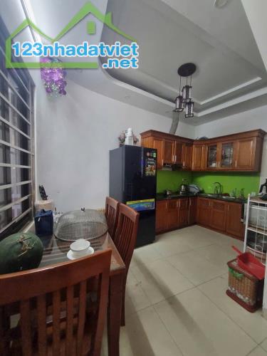 BÁN NHÀ LÔ GÓC PHỐ VŨ TÔNG PHAN, Ô TÔ VÀO NHÀ, ĐẦY ĐỦ NỘI THẤT, 37M2, 4 TẦNG, GIÁ 11 TỶ. - 1