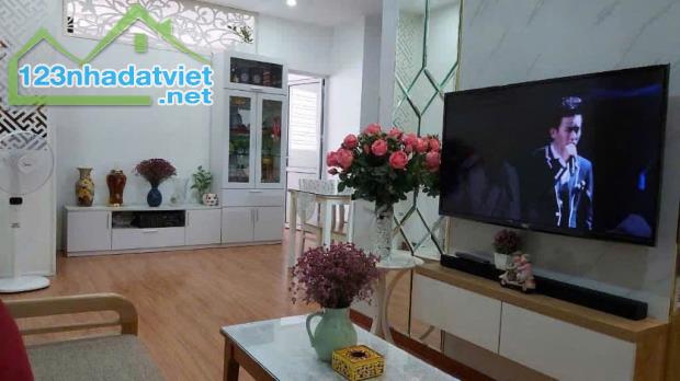 Căn hộ chung cư, sổ đỏ, toà - Vinaconex mặt đường Nguyễn Xiển - quận Hoàng Mai, 60m2, 2