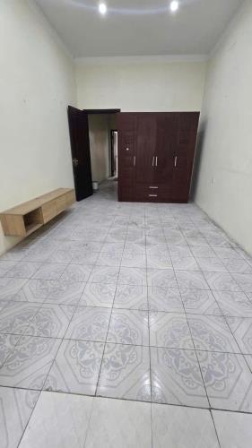 Nhà hiếm đường Giải Phóng, gần bến xe Nước Ngầm, 2 mặt ngõ trước sau, sát phố chính, dt - 2