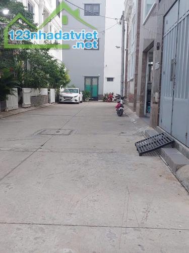 Nhà mặt phố kinh doanh đa ngành nghề ,gần bệnh viện Lê Văn Thịnh 5 phút di chuyển,Thủ Đức