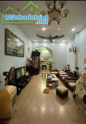 Bán gấp nhà đẹp Mỹ Đình, Lô góc, ô tô 7 chỗ vào sát nhà, 42m2, 5 tầng, Chỉ 9Tỷ