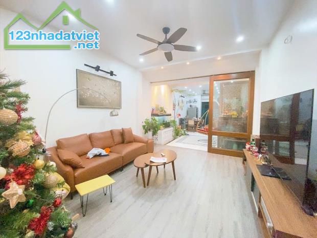 Nhà Phân lô cán bộ Trần Đăng Ninh Phú La, 42m 4 tầng vỉa hè, ô tô tránh đỗ. Giá chào 13 tỷ
