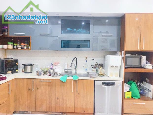 Nhà Phân lô cán bộ Trần Đăng Ninh Phú La, 42m 4 tầng vỉa hè, ô tô tránh đỗ. Giá chào 13 tỷ - 3