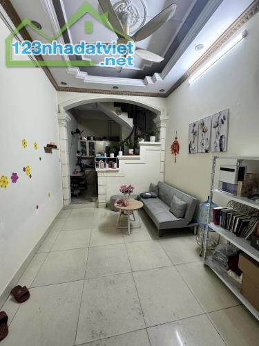 Bán Nhà Ngõ 40 Tô Vĩnh Diện 30,5m2 4 Tầng Gần Phố Gần Ô Tô Giá Chỉ 5,9 Tỷ - 1