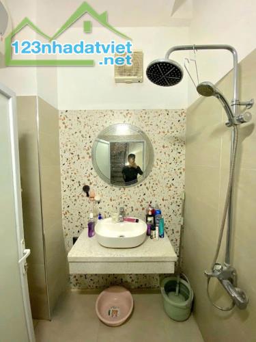 Bán nhà 4 T ngõ ô tô Nguyễ Văn Cừ, gần cầu Chương Dương DT 36m MT~ 4m giá 7,5 tỷ - 4