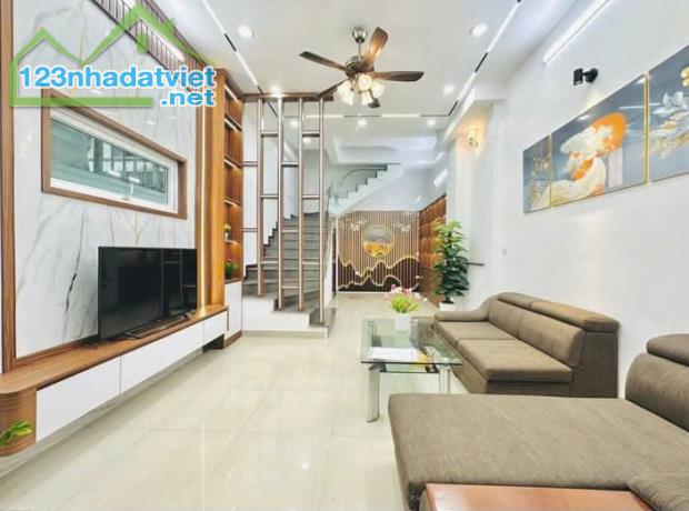 🎄 CỰC ĐẸP, DIỆN TÍCH RỘNG 62M2 TRƯƠNG ĐỊNH 8,8 TỶ/, 140TR/M2 QUÁ RẺ, SÂN ĐỂ 10 XE MÁY.