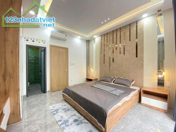 - NHÀ MỚI HXT, DTSD: gần 212m2  tại Thạnh xuân 33, P.Thạnh Xuân, Quận 12, TP.HCM, 6 - 4