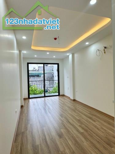 CHÍNH CHỦ B/Á/N N/H/À MỄ TRÌ- GẦN ĐƯỜNG LỚN- NGÕ THÔNG Ô TÔ TRÁNH - 43m2 - CHỈ 10.xT.Ỷ - 3
