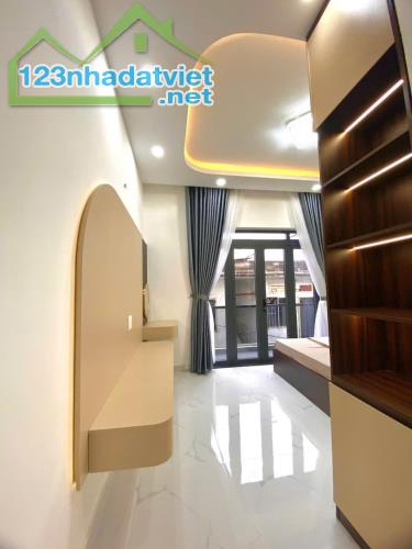 Bùi Văn Ba xe hơi 🚗cạnh nhà Q7
CÓ 6 TỶ - 2