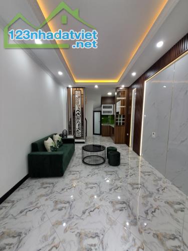 NHÀ PHỐ TT CẦU GIẤY - NGÕ THÔNG, MẶT TIỀN RỘNG - 45M, MT 4,5M - 8,x Tỷ