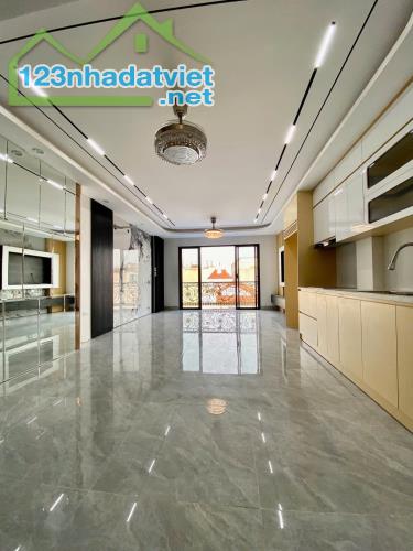 Bán nhà Ngọc Thuỵ,Long Biên 6 tầng,50m,mt4.6m oto vào nhà nhỉnh 13 tỷ - 2