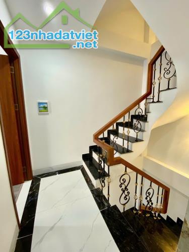 Bán nhà Ngọc Thuỵ,Long Biên 6 tầng,50m,mt4.6m oto vào nhà nhỉnh 13 tỷ - 4