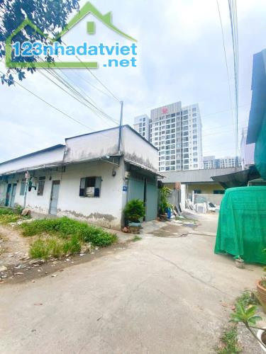 GIÁ HƠN 4 TỶ - ĐẤT TẶNG DÃY TRỌ GẦN CHUNG CƯ PICITY QUẬN 12 – DIỆN TÍCH KHỦNG – HẺM XE TẢI