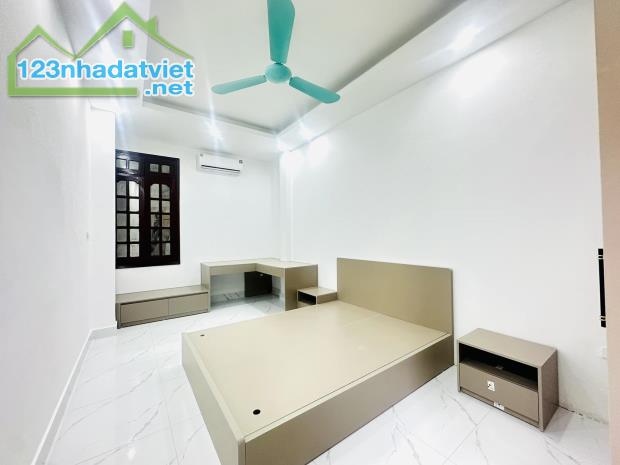 Bán nhà phố Hoàng Văn Thái 30m2 4 Tầng Nhà Đẹp Ở Ngay Giá Chỉ Nhỉnh 6 Tỷ - 2