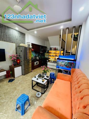 Bán nhà Trịnh Đình Cửu, Hoàng Mai. 31m2 x 6 Tầng. LÔ GÓC. Ô TÔ. 1 NHÀ RA PHỐ. Hơn 8 Tỷ. - 1