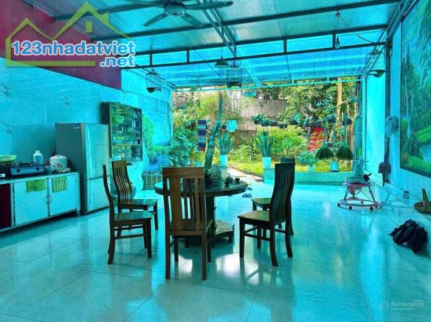 Chính chủ bán nhà 3 tầng đường Cách Mạng Tháng 8 - vị trí đắc địa, thuận lợi kinh doanh