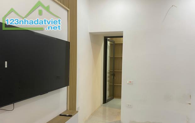 NHÀ ĐẸP - GIÁ TỐT - Vị Trí Đắc Địa Tại TT tầng 1- Nguyễn Phong Sắc- Nguyễn Văn Huyên-