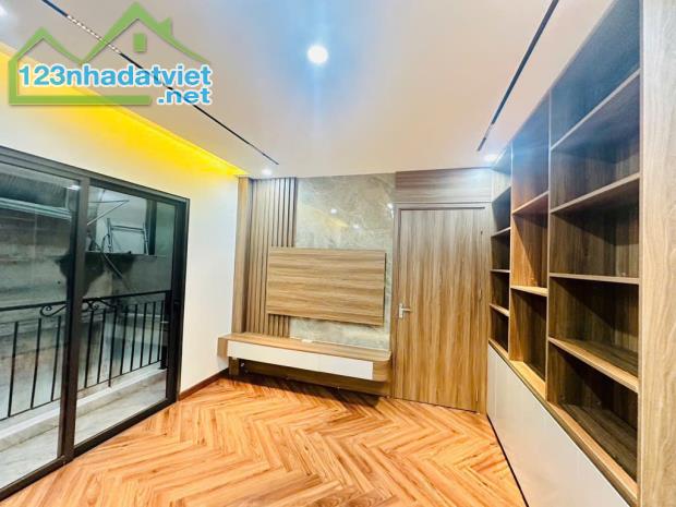 NHÀ ĐẸP TÔN ĐỨC THẮNG - THANG MÁY - FULL NỘI THẤT - 1 NHÀ RA PHỐ - 2