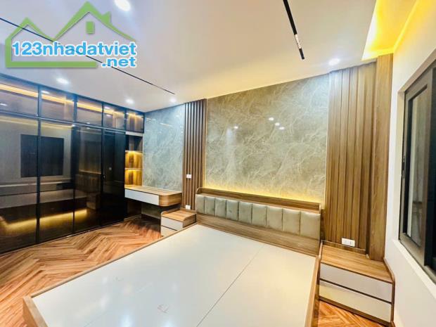 NHÀ ĐẸP TÔN ĐỨC THẮNG - THANG MÁY - FULL NỘI THẤT - 1 NHÀ RA PHỐ - 4