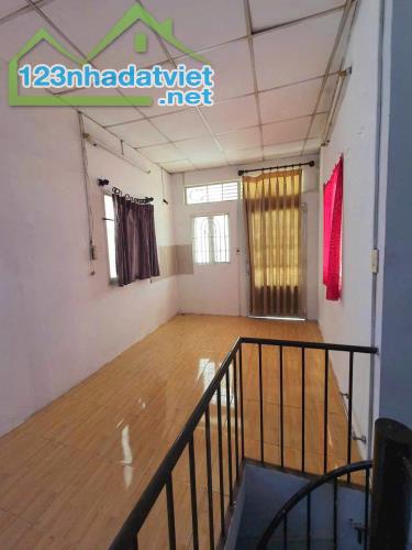 SÁT MẶT TIỀN  TRUNG TÂM Q4
DIỆN TÍCH SD 45 M2
CÓ 2 TỶ - 2