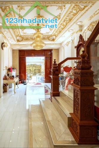 GIẢM MẠNH 2 TỶ - BIỆT THỰ DÁT VẢNG NỘI THẤT XỊN SÒ - TRUNG TÂM Q.6 - 145M2 - CHỈ HƠN 15 TỴ - 1