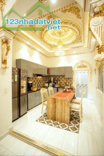 GIẢM MẠNH 2 TỶ - BIỆT THỰ DÁT VẢNG NỘI THẤT XỊN SÒ - TRUNG TÂM Q.6 - 145M2 - CHỈ HƠN 15 TỴ - 3