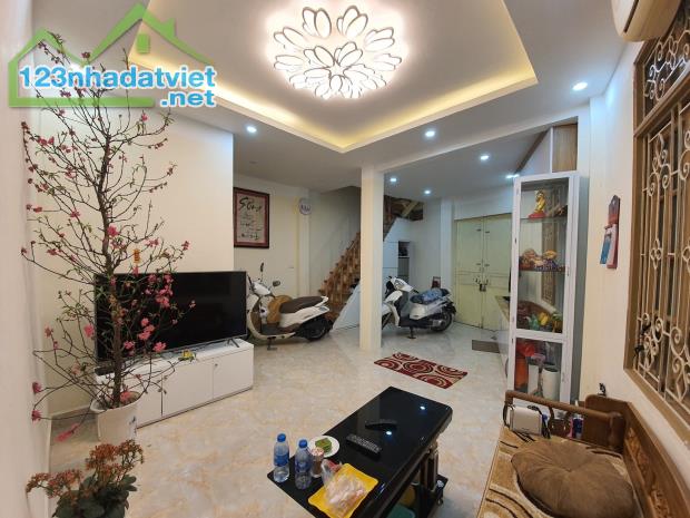 Bán nhà mặt phố Yên Lãng, quận Đống Đa, 70m2 x 5 tầng, mặt tiền 7,5m, vỉa hè to, 40 tỷ! - 2