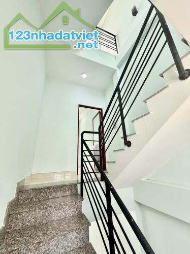 Bán nhà HXH p1 Quận GV. - DT 3m x 17m nở hậu 3m6,trệt 2 lầu - 3
