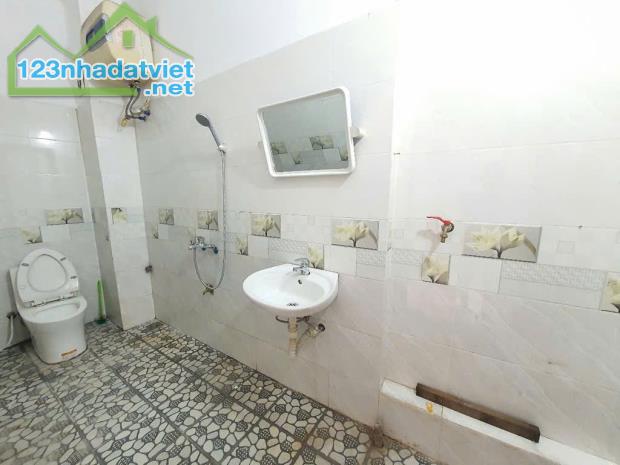 Nhà 61m2 Nghi Tàm - 5 tầng - Vị trí đắc địa 6,39 tỷ - 3