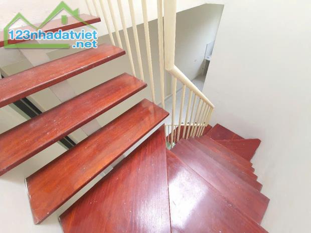 Nhà 61m2 Nghi Tàm - 5 tầng - Vị trí đắc địa 6,39 tỷ - 4