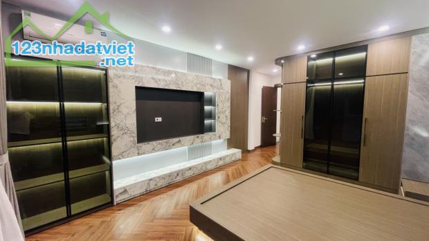 Bán nhà Thạch Bàn, Long Biên 41m, 7 tầng. Giá: 10.6 tỷ. LH: 0937158386 - 1