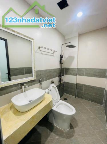 Bán nhà Phố Thanh Nhàn - Thang máy, XÂY MỚI - lô góc 3 thoáng - 30m2 x 5 tầng - sổ vuông