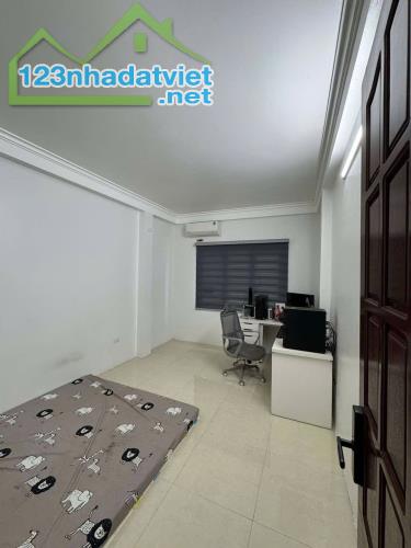 Cho thuê nhà ngõ 26 Bằng Liệt 5 tầng x 45m2, 5 ngủ, 15 Triệu, 3m ra mặt phố - 2